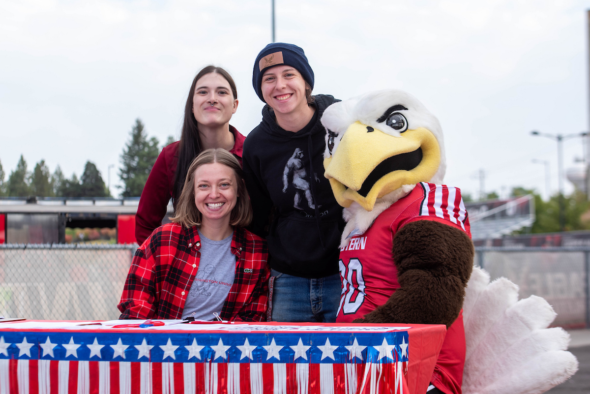 Faculty member, Erin Endress, with Swoop and two students who helped.