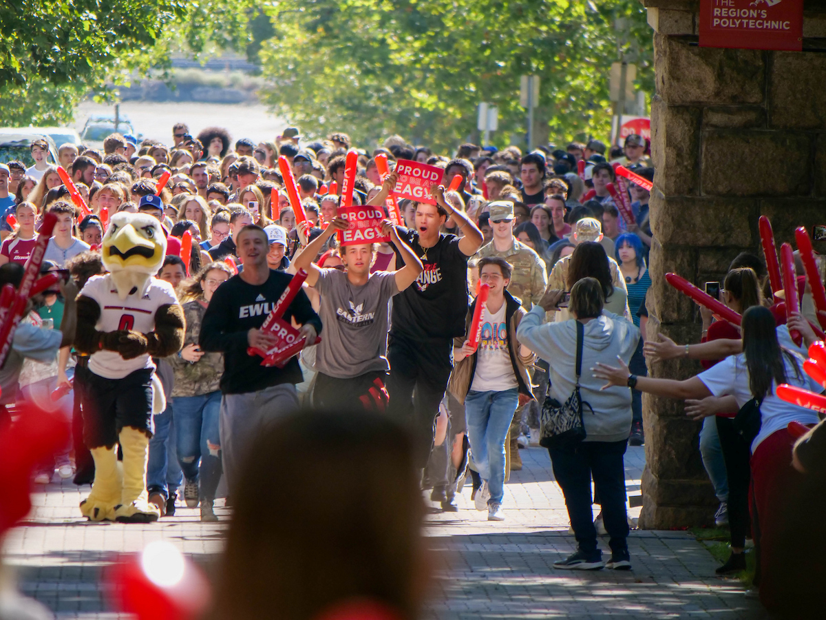 Shot of crowd as they come through the pillars.