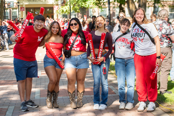 Students outside Showalter Hall during Pass Through the Pillars