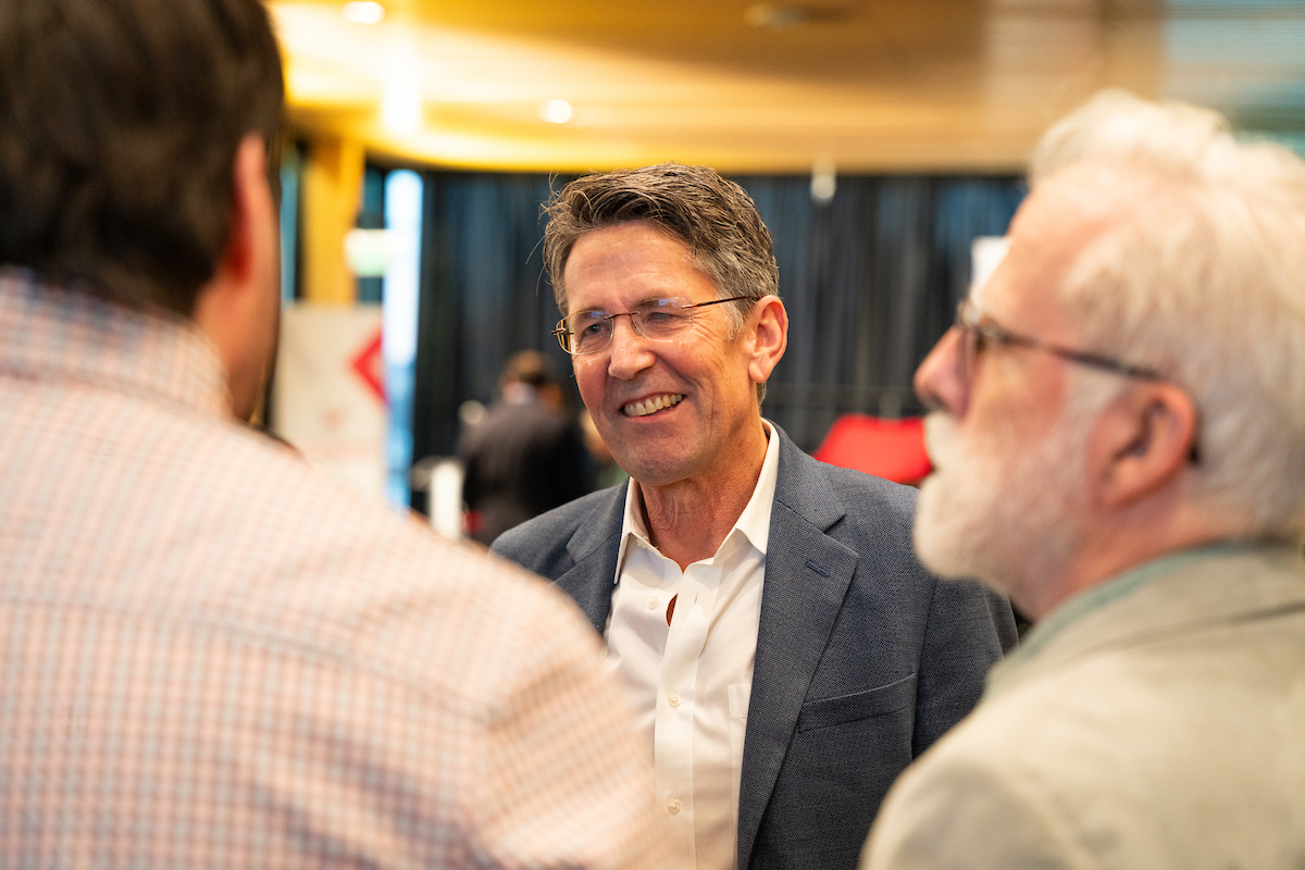 Jess Walter talking to attendees.