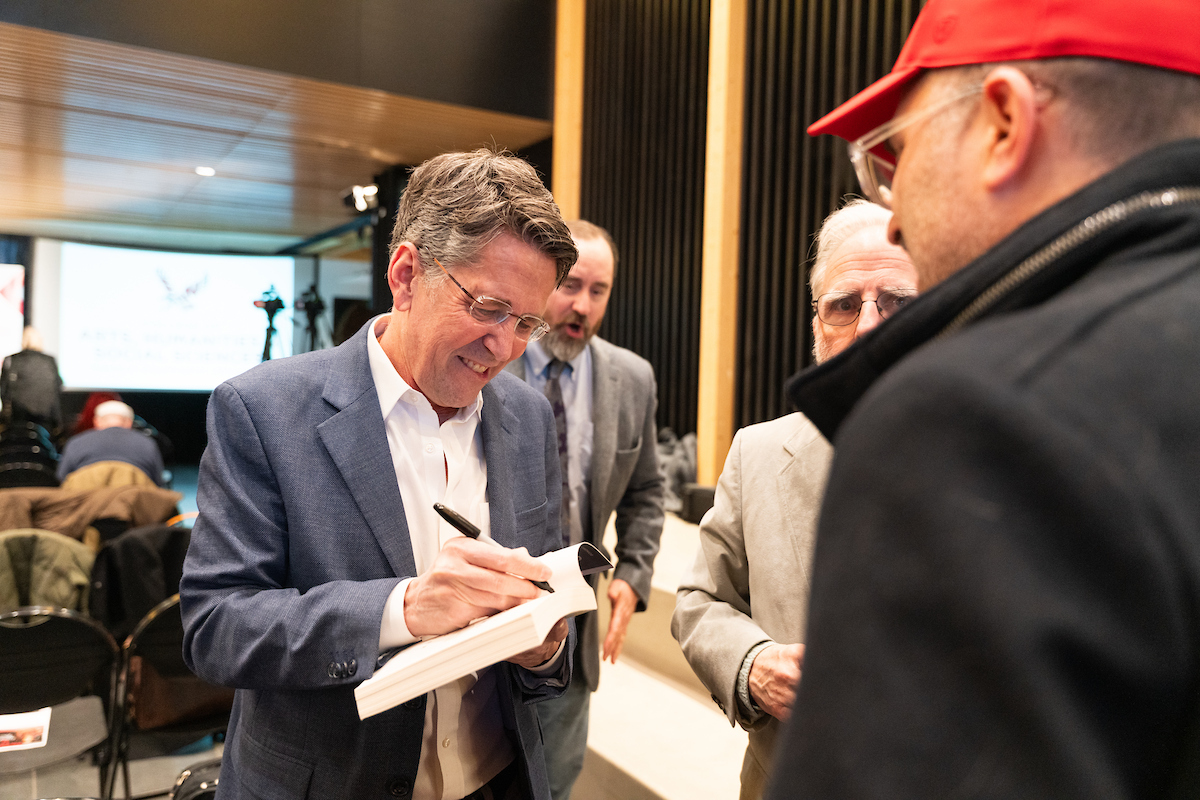 Jess Walter signing a book.