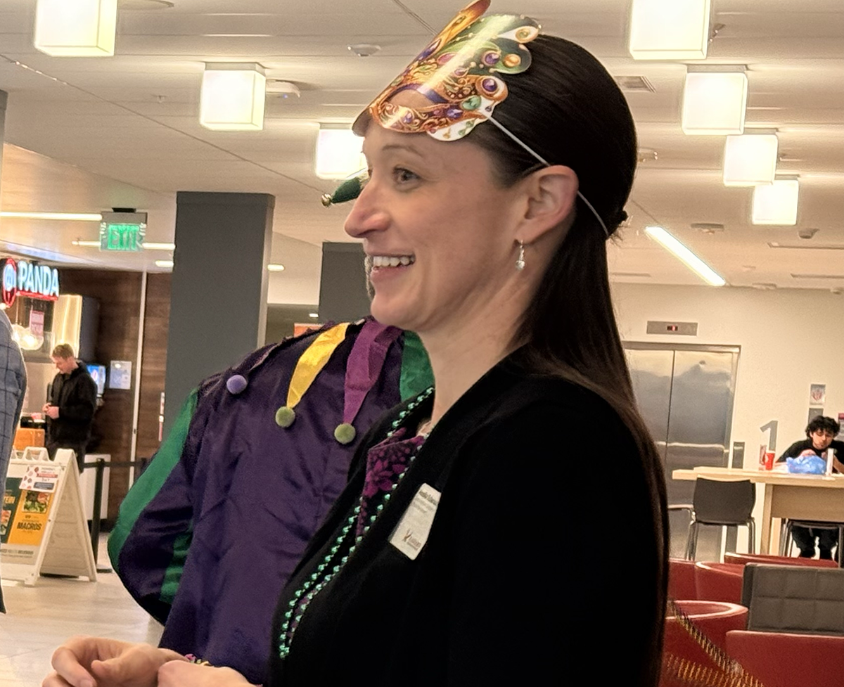 Annika Scharosch handing out beads to incoming guests.