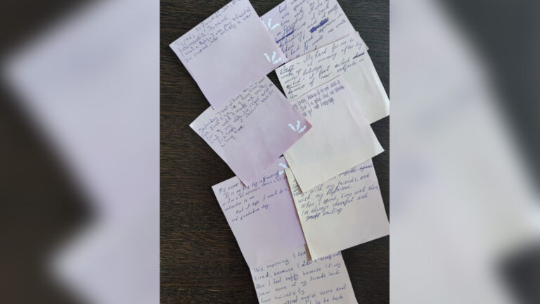 Notes that Ukrainian students wrote in English on Post-It Notes.